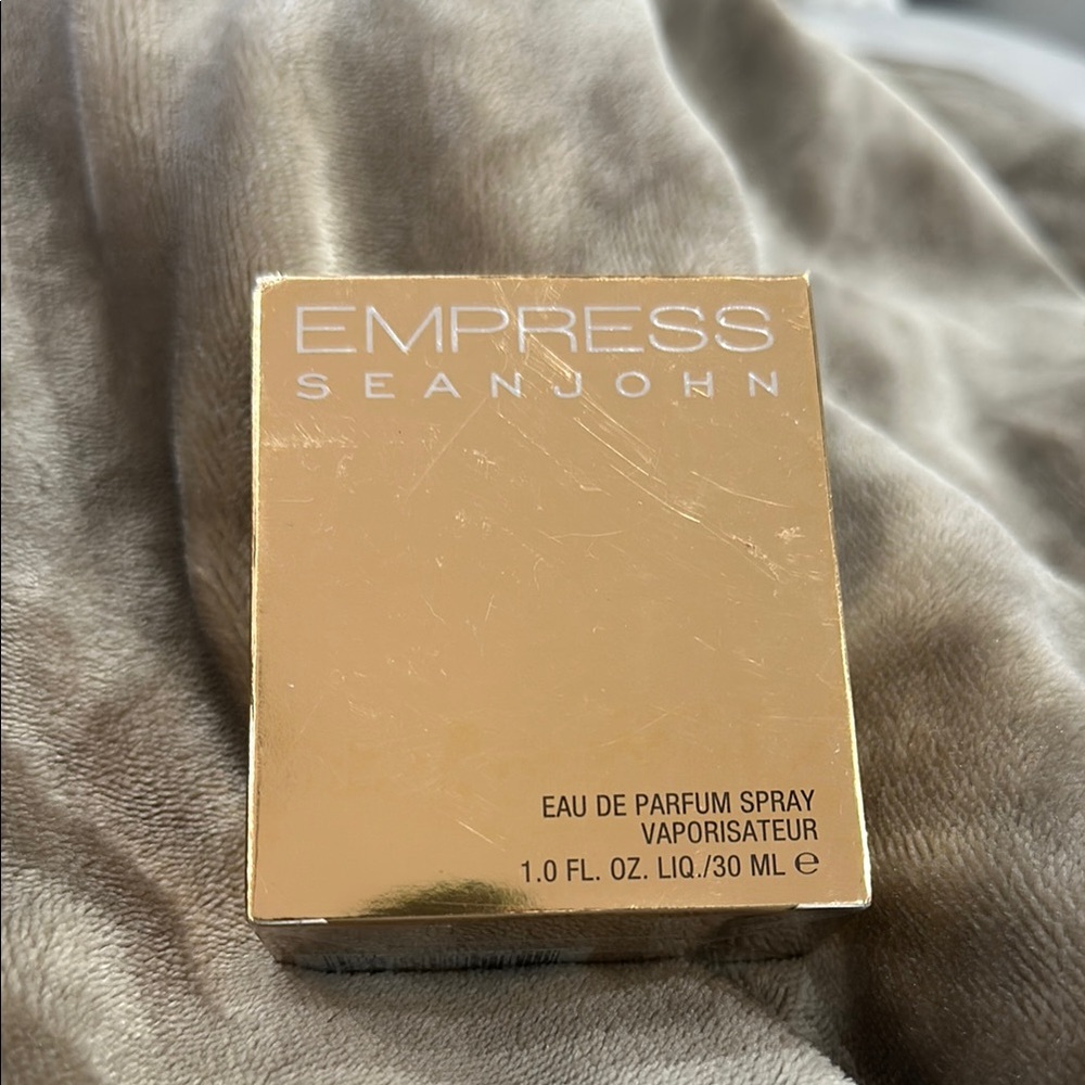 Sean John Gold Makeup for a Glamorous Look